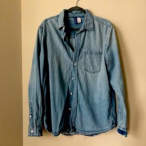 H&M blue denim shirt size Medium
